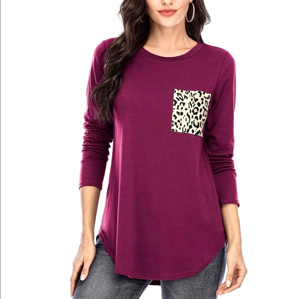 Burgundy long sleeve round neck t-shirt with leopard pocket size smell